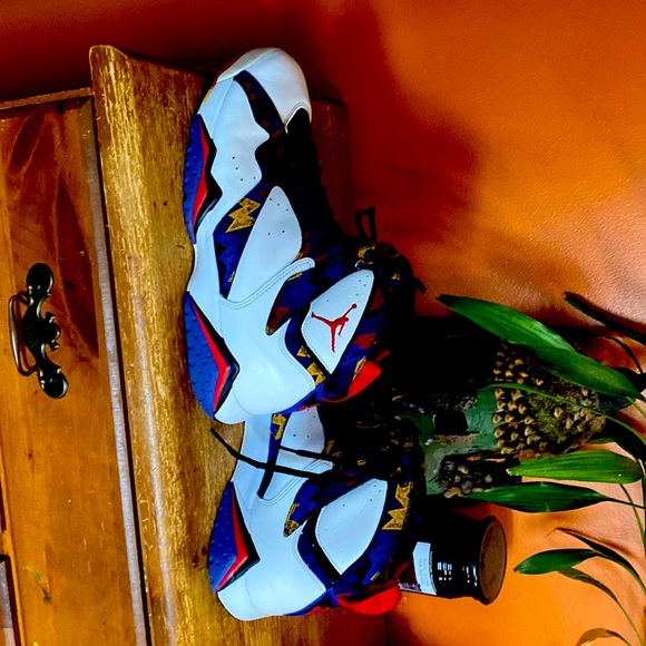 Athletic_Shoes